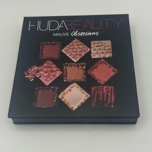 Huda Beauty Eyeshadow Palette
